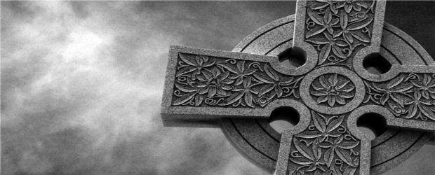 Referência: Mateus 27.33-56 INTRODUÇÃO 1. A cruz de Cristo é pré-histórica. Ela estava encrustrada no coração de Deus antes da fundação do mundo: a) 1 Pe 1:18-20 – b) Ap...